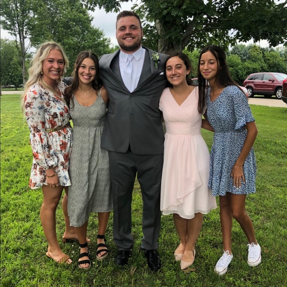 Meet your Posher, Carli - Picture 2 of 5